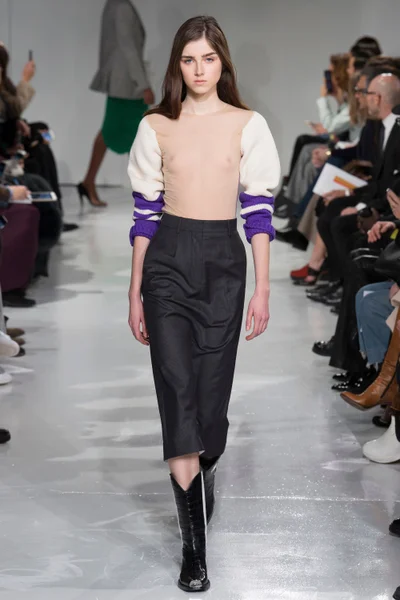 Look 16